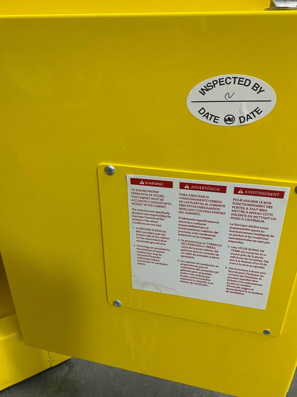 ULINE H-2569M FLAMMABLE LIQUID STORAGE CABINET COUNTERTOP 870400 4 GAL CAPACITY