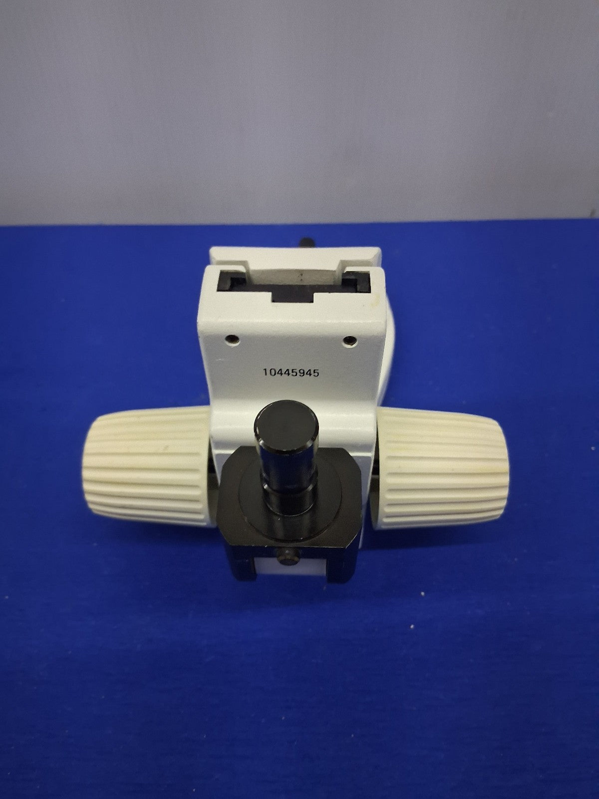 LEICA 10445945 STEREO MICROSCOPE FOCUS MOUNT POD HOLDER MICROSCOPE HOLDER  76MM