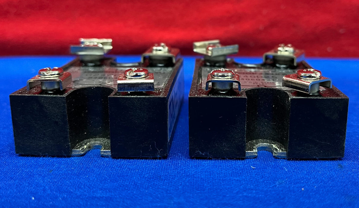1 LOT HOEVEELHEID VAN 2 - CROUZET GORDOS G240D25 SOLID STATE RELAIS 84060431