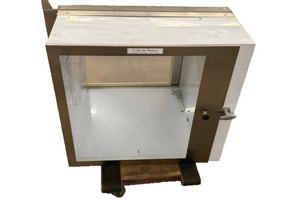 CLEAN AIR PRODUCTS PASS THROUGH BOX WHITE PLASTIC & STAINLESS STEEL DOOR 24X23.5