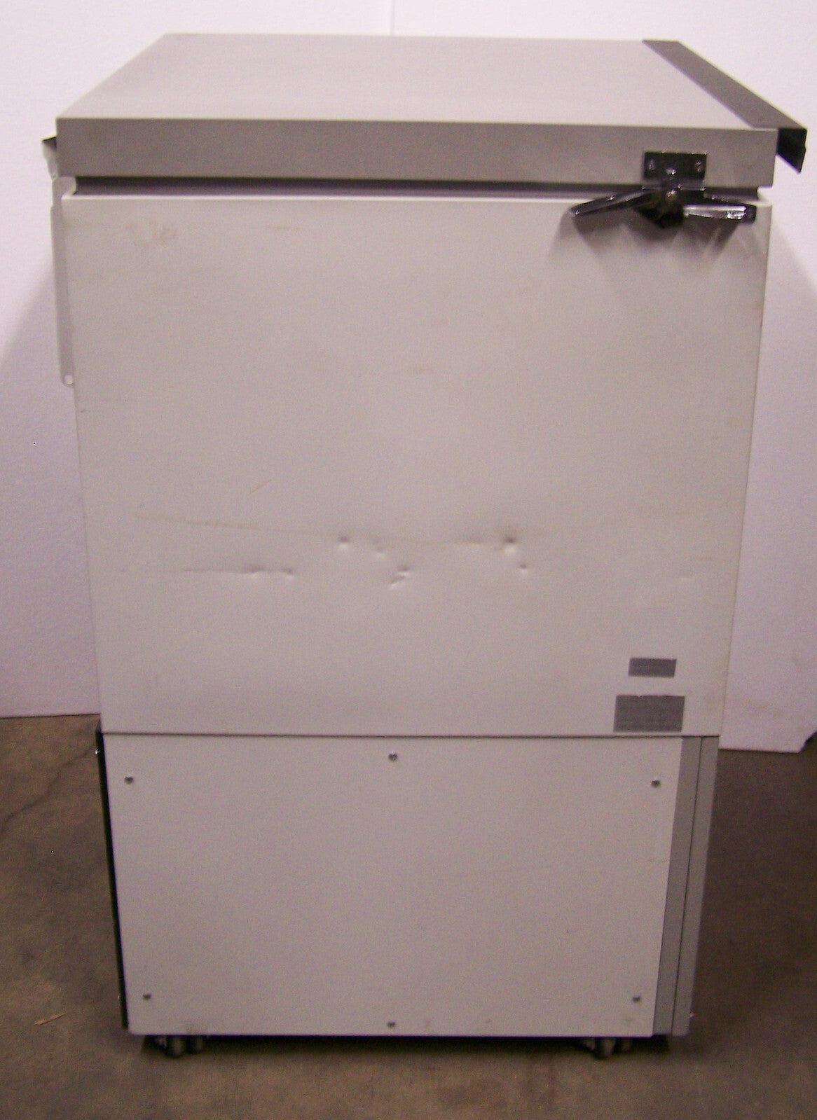 Il congelatore a bassa temperatura REVCO SCIENTIFIC ULT350-5-AUA SN TA-103093 ha raggiunto -41