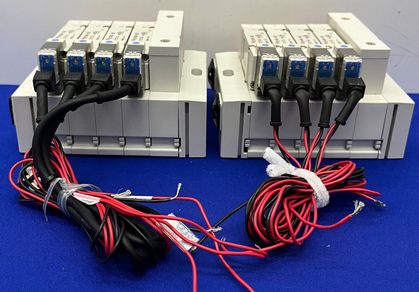 SMC 5000 SERIES SS5Y5-1010983-01-3 MANIFOLD SY5140R-5LOZ SOLENOID VALVES - QTY 2