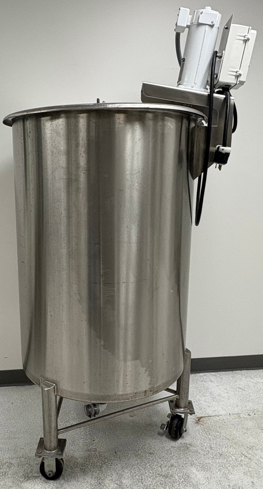 G&F MANUFACTURE SST-125G VERTICAL FINISH  MIXING TANK 125 GALLON W/AGITATOR