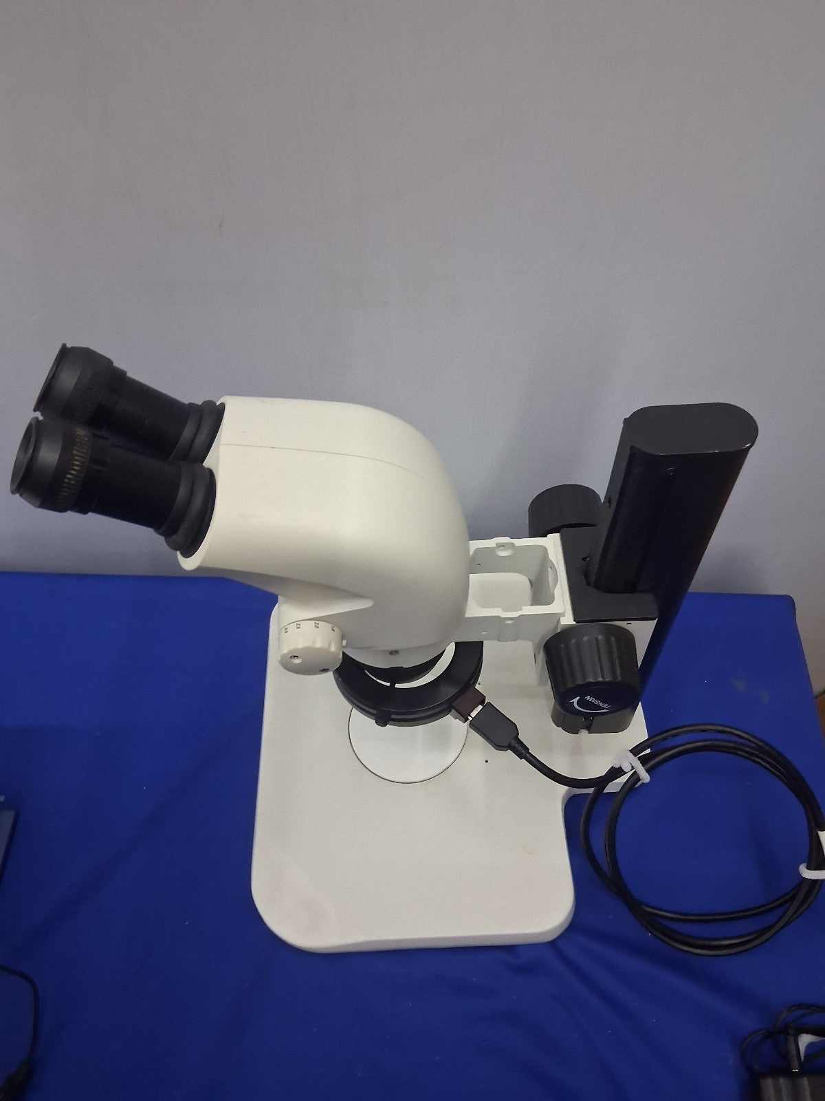LEICA S4E STEREO ZOOM MICROSCOPE 6.3 -30 X MAGNIFICATION WITH STAND & LED LIGHT