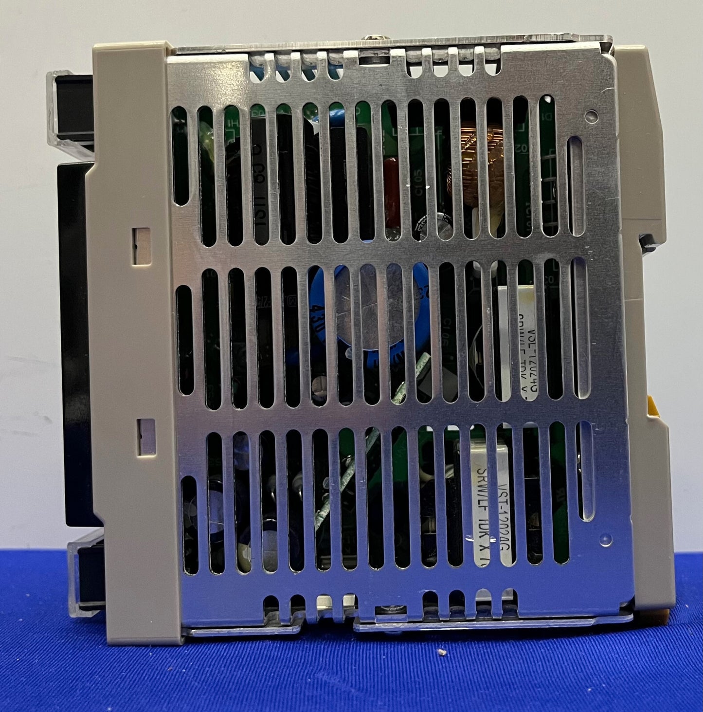 OMRON S8VS-12024B NETZTEIL AC190-240V DC30V 50mA MAX